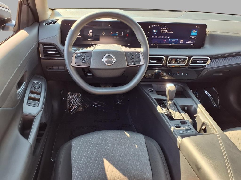 Used 2026 Nissan Sentra SV w/ Floor Mat Package FWD image 4