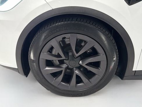 Used 2022 Tesla Model X image 24