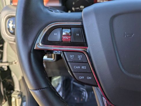 Certified 2023 Lincoln Nautilus Reserve image 19