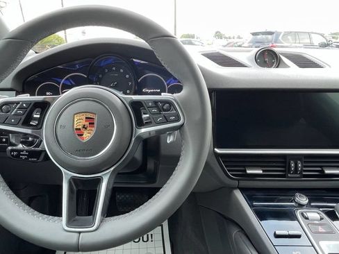 Used 2019 Porsche Cayenne AWD/4WD image 16