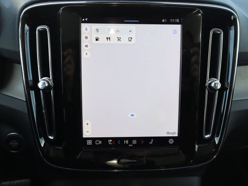 Used 2025 Volvo XC40 B5 Core image 25