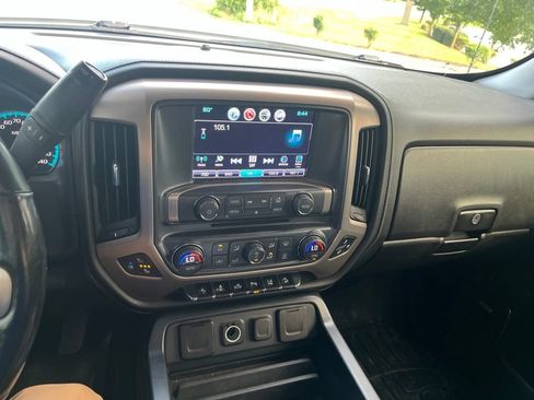 Used 2017 GMC Sierra 2500 Denali w/ Suspension Package, Off-Road AWD/4WD image 8