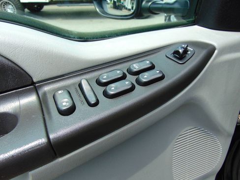 Used 2005 Ford F350 XLT AWD/4WD image 8