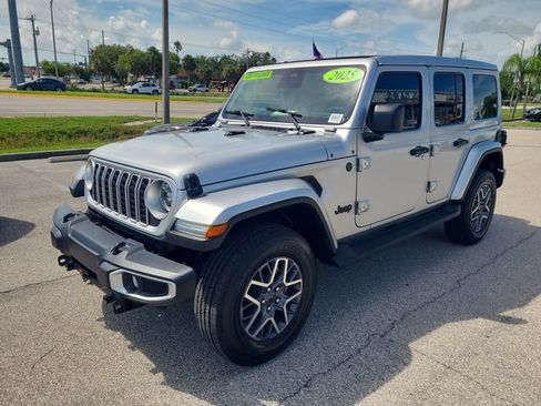 Used 2025 Jeep Wrangler Unlimited Sahara w/ Safety Group AWD/4WD image 2