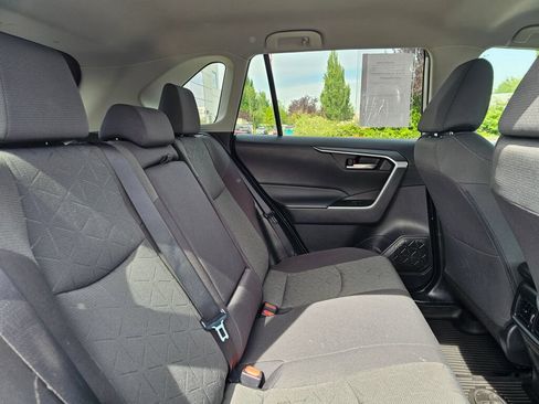Used 2021 Toyota RAV4 XLE AWD/4WD image 16