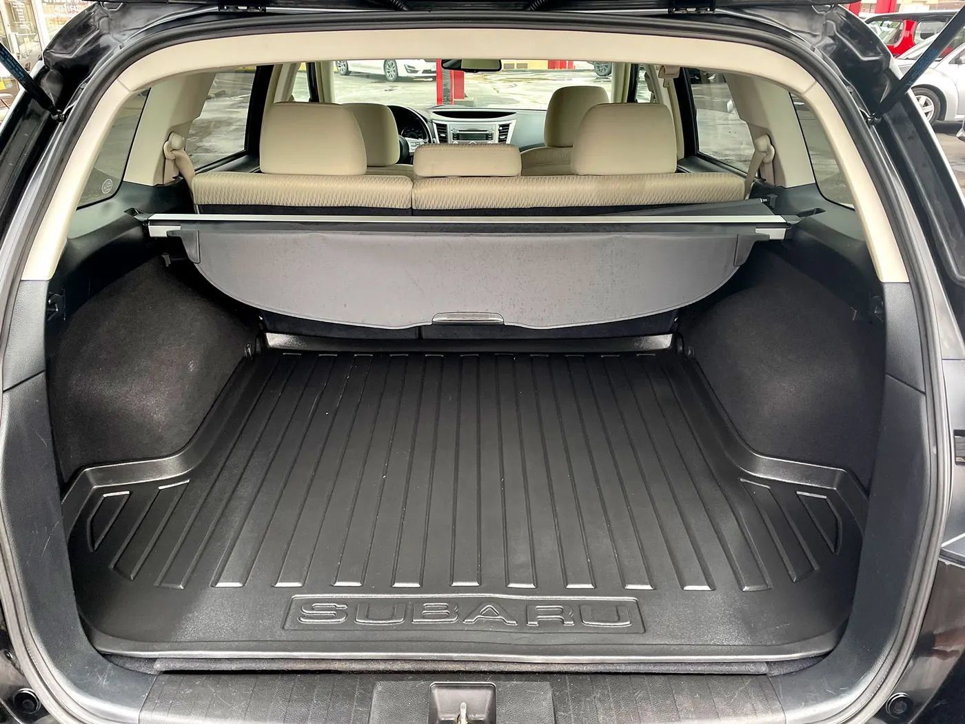 Used 2010 Subaru Outback 2.5i Premium AWD/4WD image 6