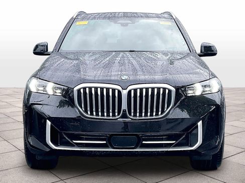 Used 2024 BMW X5 xDrive40i w/ Premium Package image 3