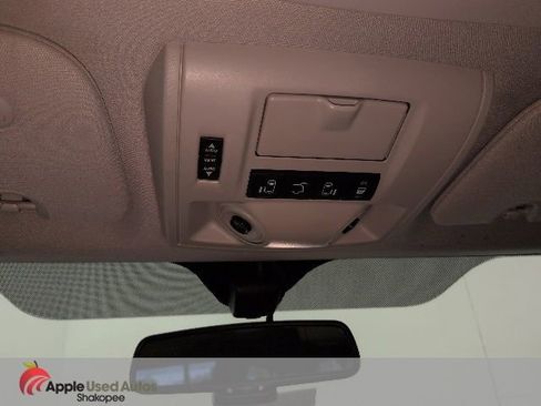 Used 2012 Chrysler Town & Country Limited w/ Luxury Group FWD image 28