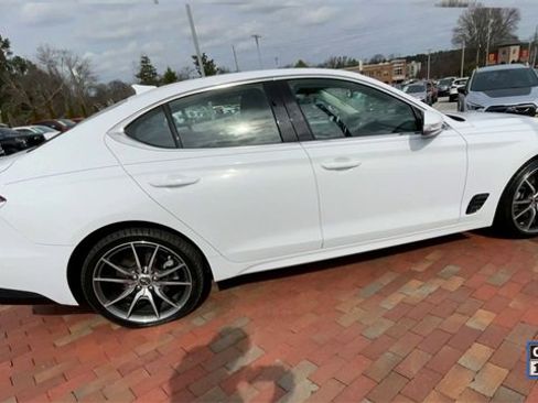 Used 2023 Genesis G70 2.0T image 2