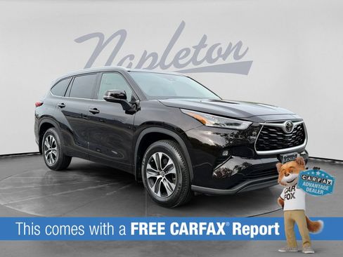 Used 2022 Toyota Highlander XLE AWD/4WD image 3