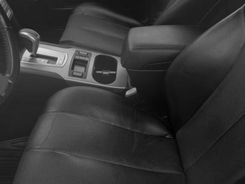 Used 2011 Subaru Outback 2.5i Limited image 18