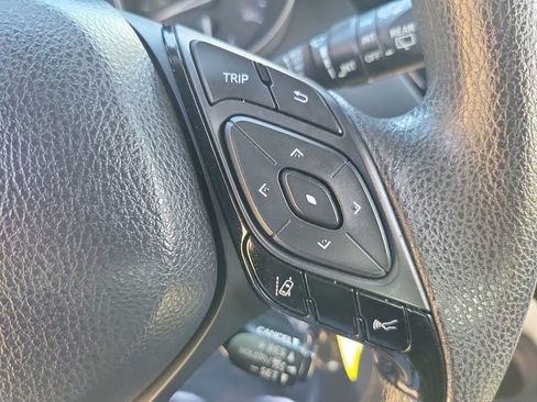 Used 2019 Toyota C-HR LE image 22