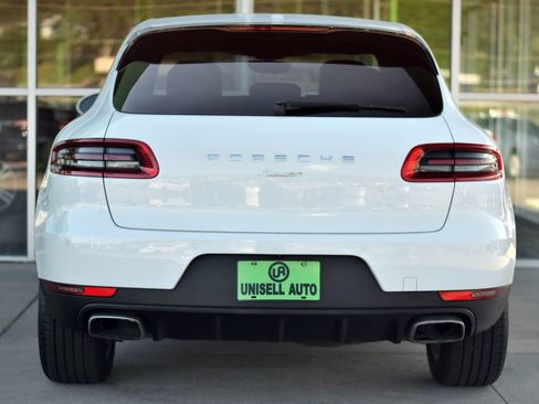 Used 2017 Porsche Macan Base AWD 4dr SUV image 8