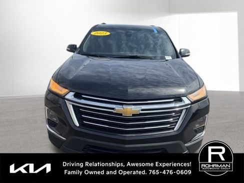 Used 2023 Chevrolet Traverse LT image 2
