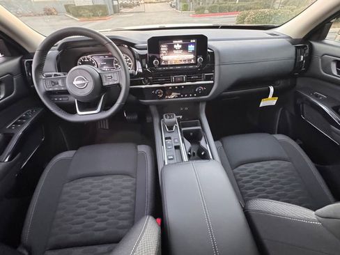 New 2025 Nissan Pathfinder SV image 11