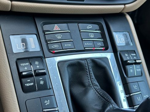 Certified 2020 Porsche Macan AWD/4WD image 23