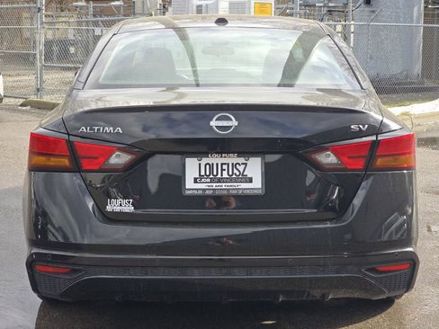 Used 2024 Nissan Altima 2.5 SV image 11