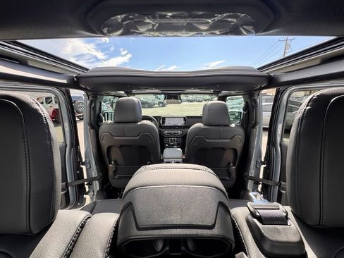 New 2026 Jeep Wrangler Unlimited Sahara AWD/4WD image 22