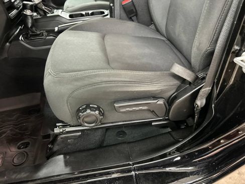 Used 2022 Jeep Wrangler Unlimited Sport AWD/4WD image 12