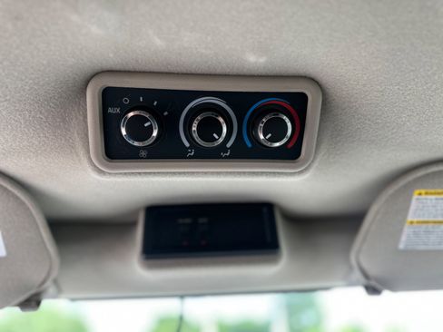 Used 2008 Chevrolet Express 1500 w/ Preferred Equipment Group RWD image 28