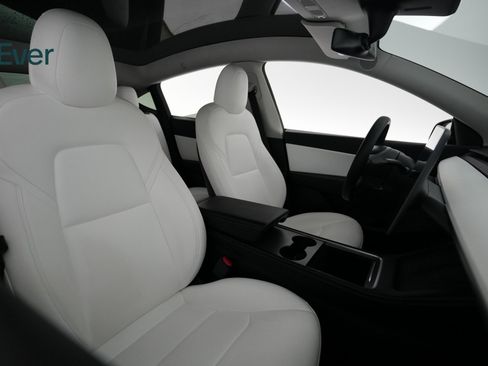 Used 2022 Tesla Model Y Performance image 8