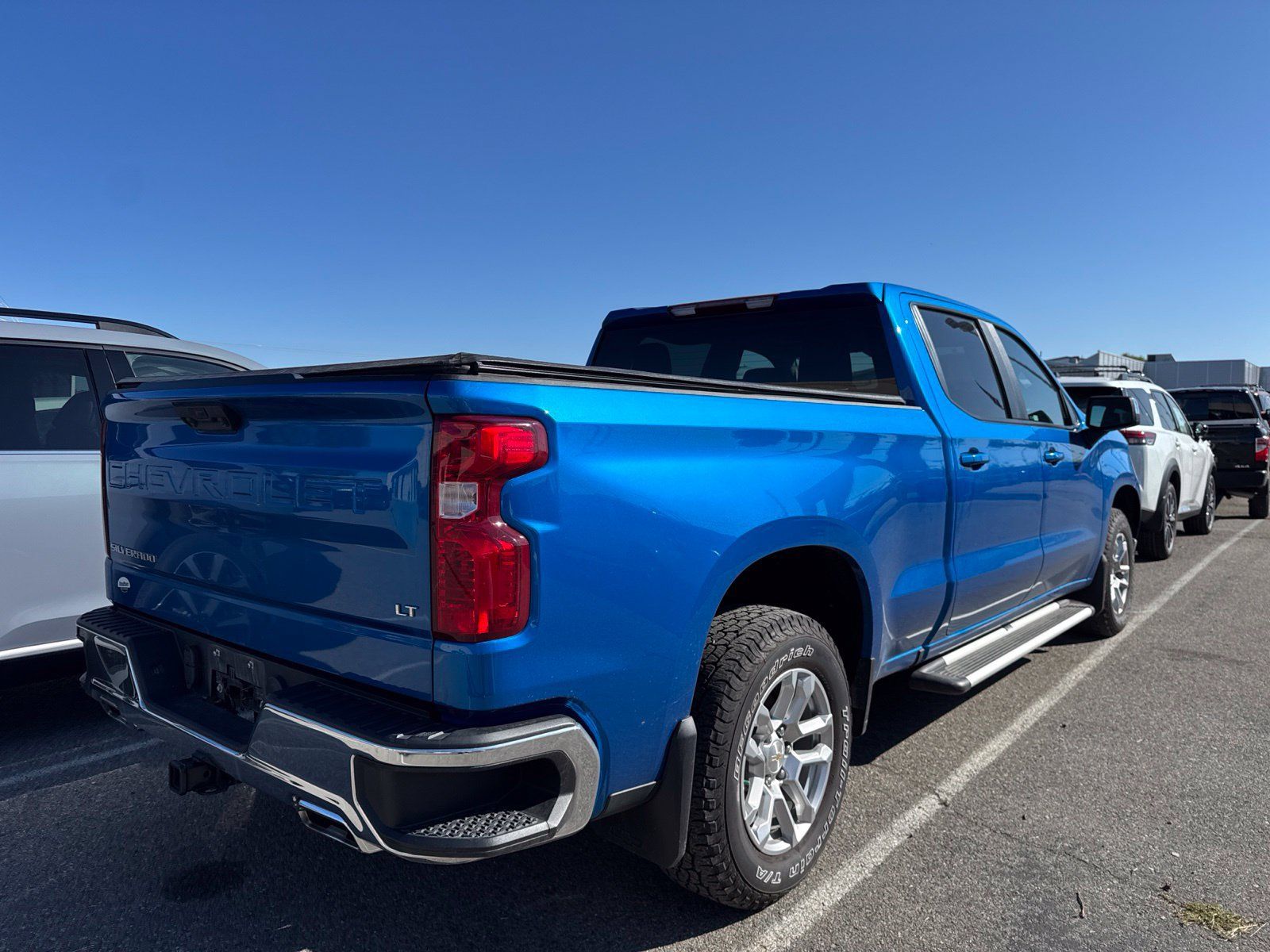 Used 2023 Chevrolet Silverado 1500 LT w/ Z71 Off-Road Package AWD/4WD image 6