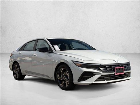 Used 2025 Hyundai Elantra Sport w/ Cargo Package image 7