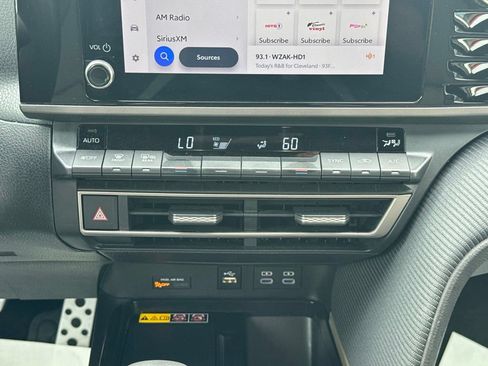 Used 2025 Toyota Camry SE FWD image 22