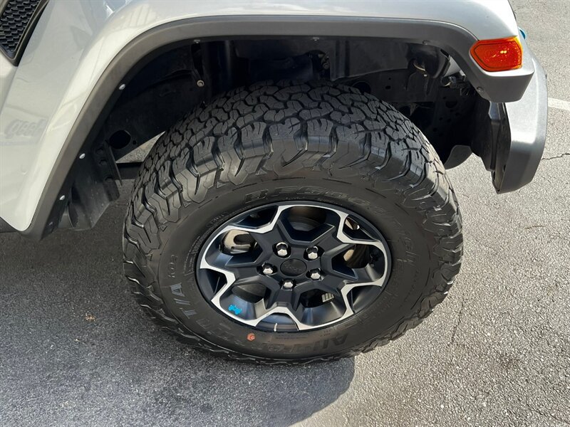 Used 2023 Jeep Wrangler Unlimited Rubicon 4xe w/ Cold Weather Group AWD/4WD image 10