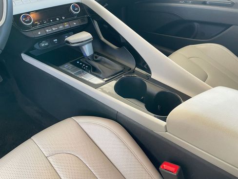 Used 2025 Hyundai Elantra Limited image 43