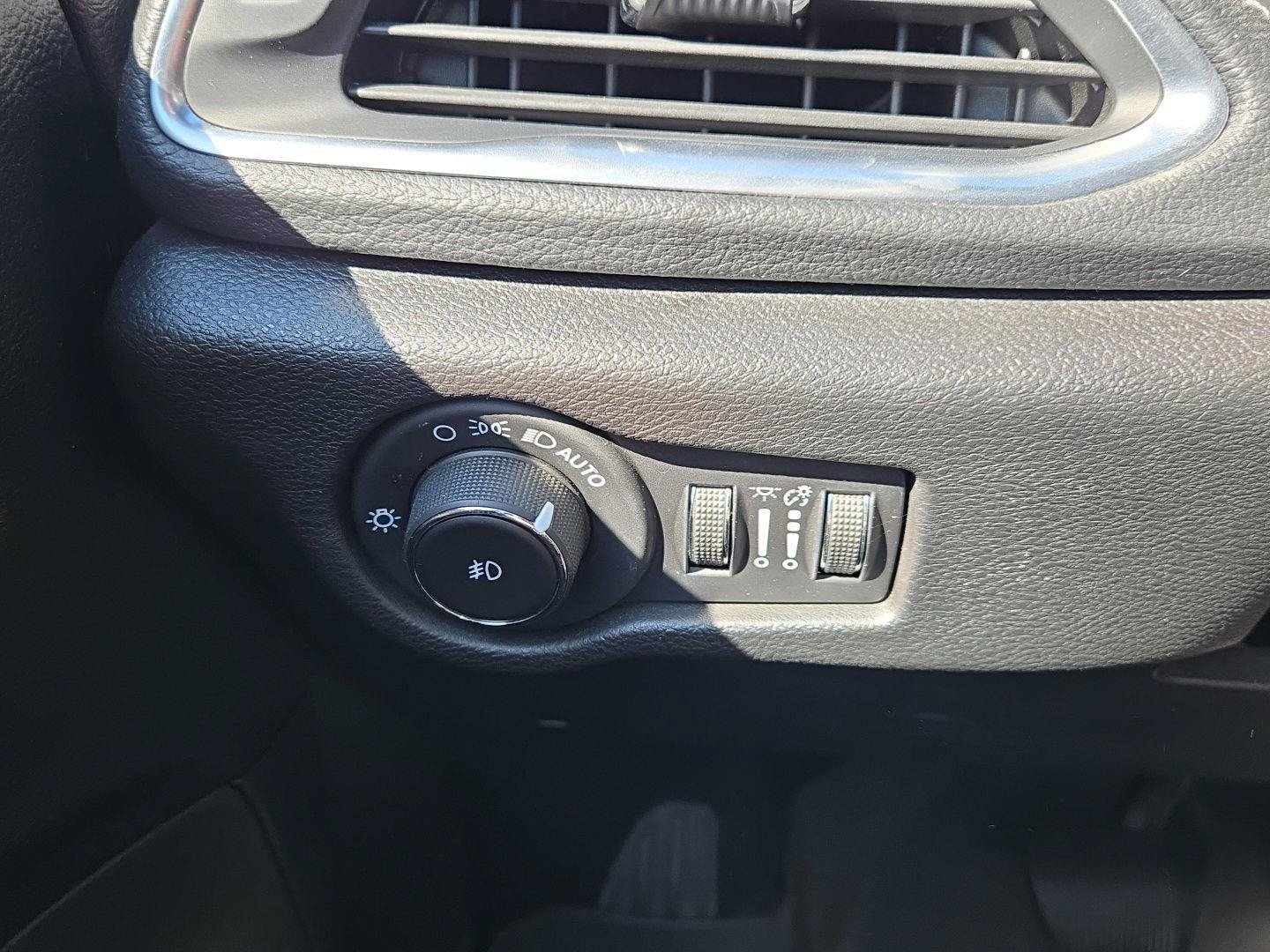 Used 2020 Chrysler Pacifica Limited w/ Advanced Safetytec Group FWD image 22