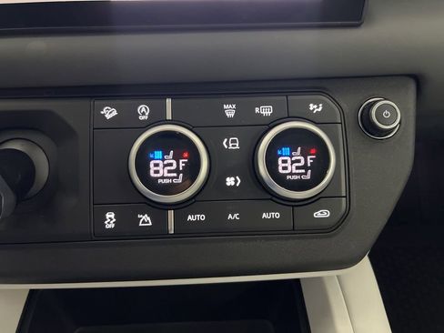 Used 2025 Land Rover Defender 110 X-Dynamic SE AWD/4WD image 17