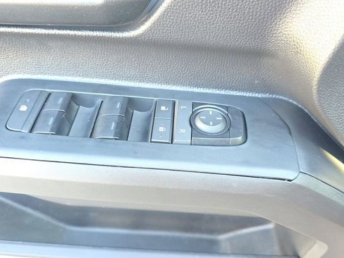 Used 2025 Toyota Tacoma SR5 AWD/4WD image 21