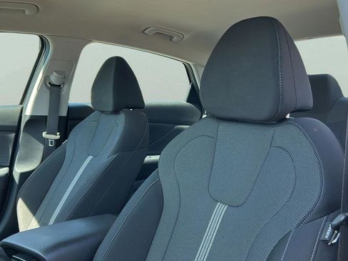 Certified 2025 Hyundai Elantra SE image 13