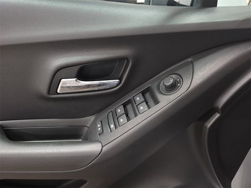 Certified 2020 Chevrolet Trax LT w/ LT Convenience Package image 27