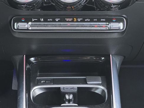 Used 2022 Mercedes-Benz GLA 250 4MATIC w/ Premium Package Lite image 19