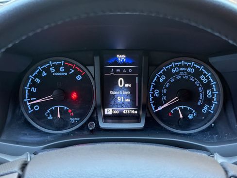 Used 2022 Toyota Tacoma TRD Off-Road w/ Black Out Package (TMS) AWD/4WD image 25