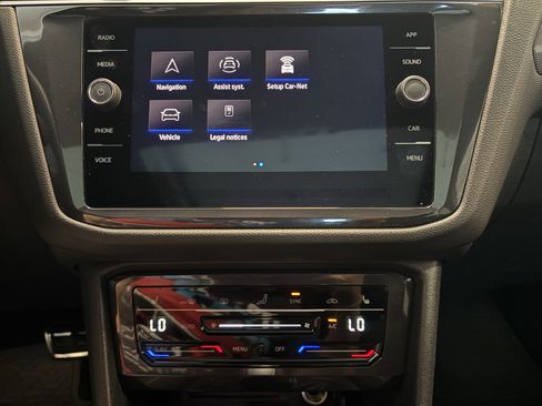 Used 2024 Volkswagen Tiguan SE R-Line image 12