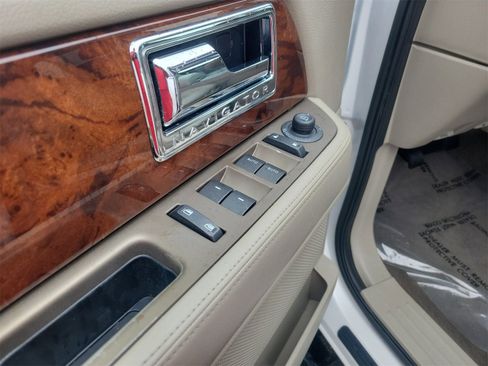 Used 2013 Lincoln Navigator 4WD w/ HD Trailer Tow Pkg image 22