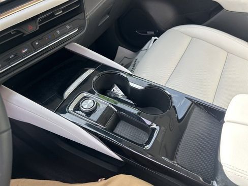 Used 2025 Buick Envision Avenir image 32