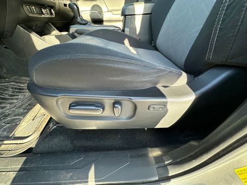 Used 2022 Toyota Tacoma TRD Off-Road w/ Technology Package AWD/4WD image 12