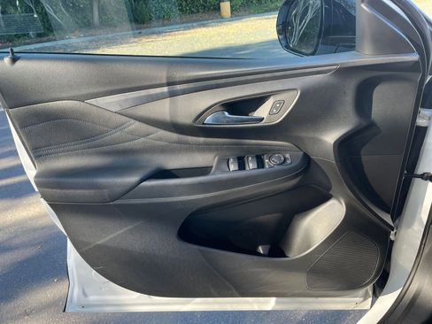 Used 2025 Buick Envista Sport Touring image 20