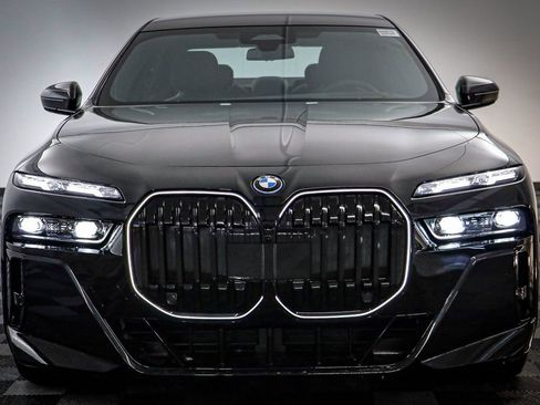 New 2026 BMW i7 xDrive60 w/ Executive Package AWD/4WD image 24