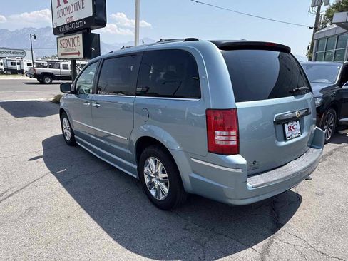 Used 2008 Chrysler Town & Country Limited w/ Trailer Tow Group FWD image 7