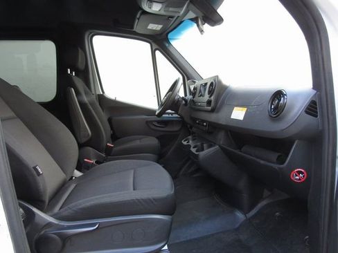 Used 2024 Mercedes-Benz Sprinter 2500 image 13