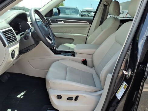 Certified 2023 Volkswagen Atlas SE FWD image 19