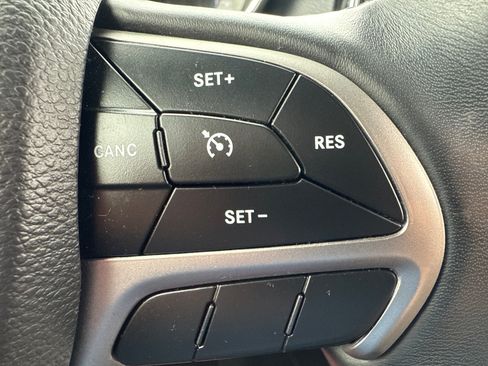 Used 2019 Jeep Grand Cherokee Altitude RWD image 26