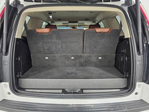 Used 2019 Cadillac Escalade Luxury AWD/4WD image 16