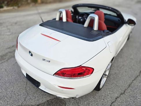 Used 2011 BMW Z4 sDrive35is image 12