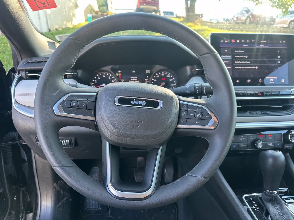 Used 2025 Jeep Compass Limited AWD/4WD image 36
